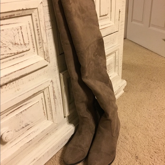 Boots - Picture 3 of 5